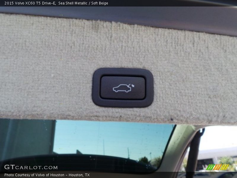 Sea Shell Metallic / Soft Beige 2015 Volvo XC60 T5 Drive-E