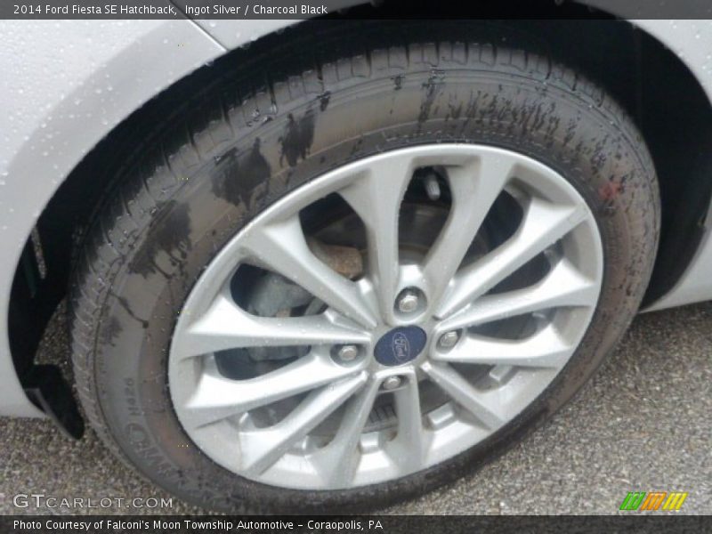 Ingot Silver / Charcoal Black 2014 Ford Fiesta SE Hatchback