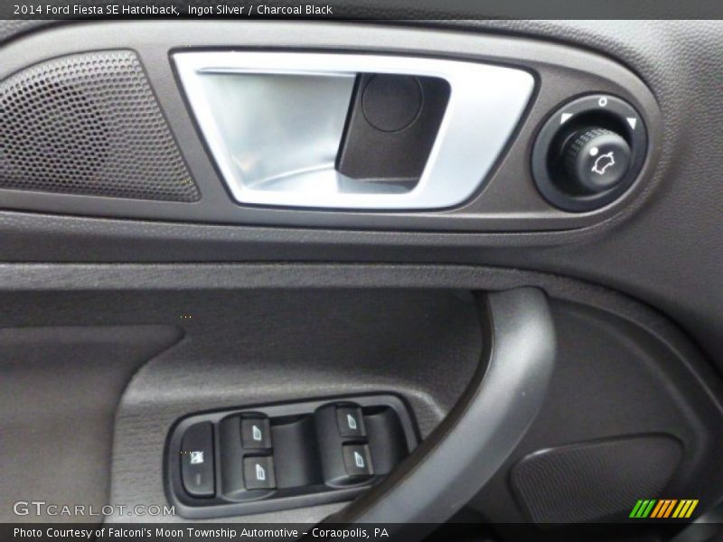 Ingot Silver / Charcoal Black 2014 Ford Fiesta SE Hatchback