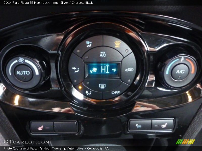 Ingot Silver / Charcoal Black 2014 Ford Fiesta SE Hatchback