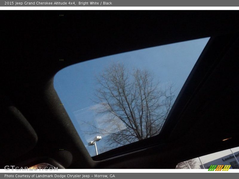 Bright White / Black 2015 Jeep Grand Cherokee Altitude 4x4