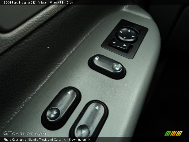 Vibrant White / Flint Grey 2004 Ford Freestar SES