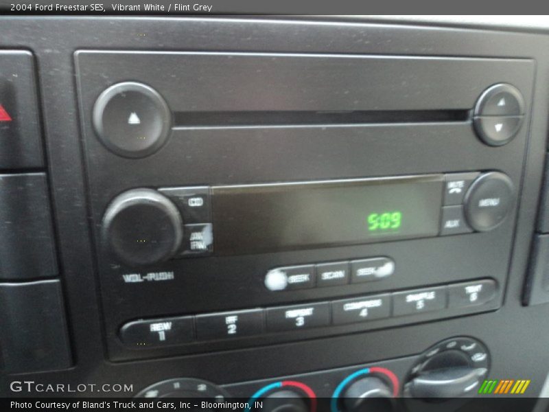 Vibrant White / Flint Grey 2004 Ford Freestar SES