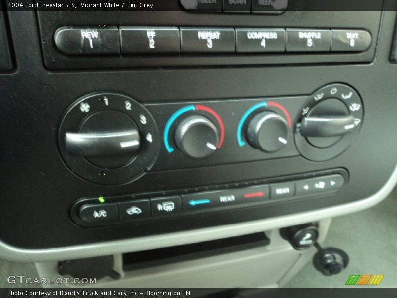 Vibrant White / Flint Grey 2004 Ford Freestar SES