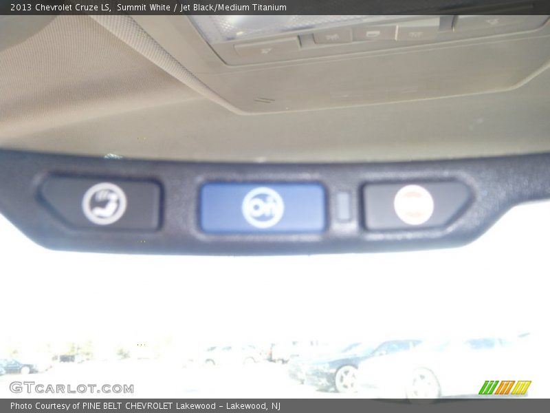 Summit White / Jet Black/Medium Titanium 2013 Chevrolet Cruze LS