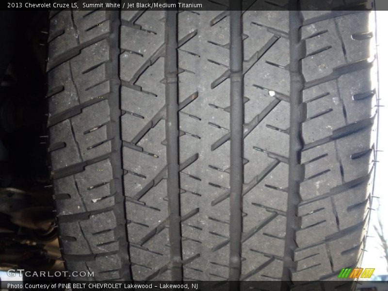 Summit White / Jet Black/Medium Titanium 2013 Chevrolet Cruze LS