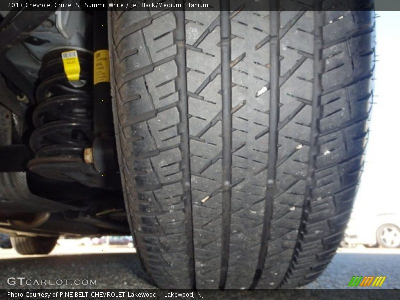 Summit White / Jet Black/Medium Titanium 2013 Chevrolet Cruze LS