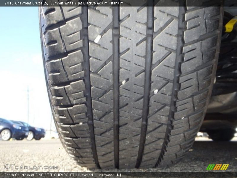 Summit White / Jet Black/Medium Titanium 2013 Chevrolet Cruze LS