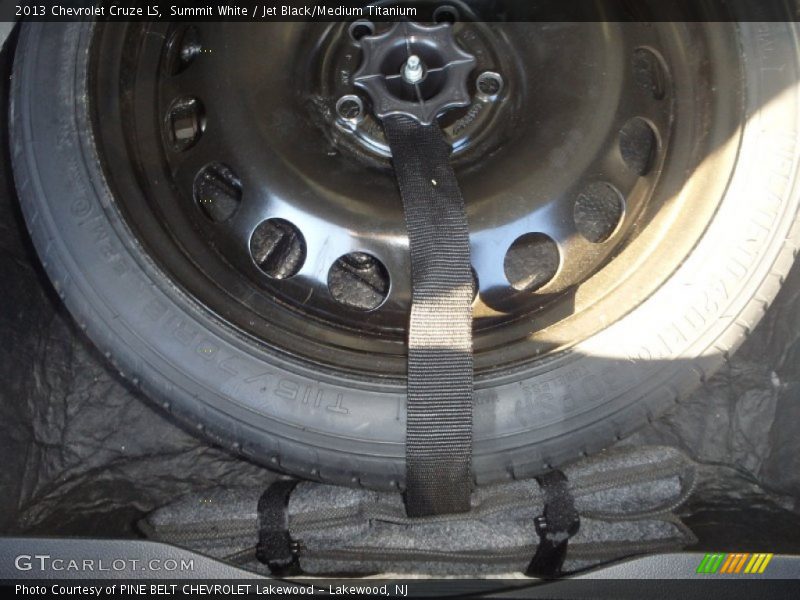 Summit White / Jet Black/Medium Titanium 2013 Chevrolet Cruze LS