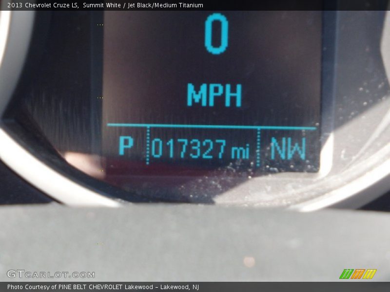 Summit White / Jet Black/Medium Titanium 2013 Chevrolet Cruze LS