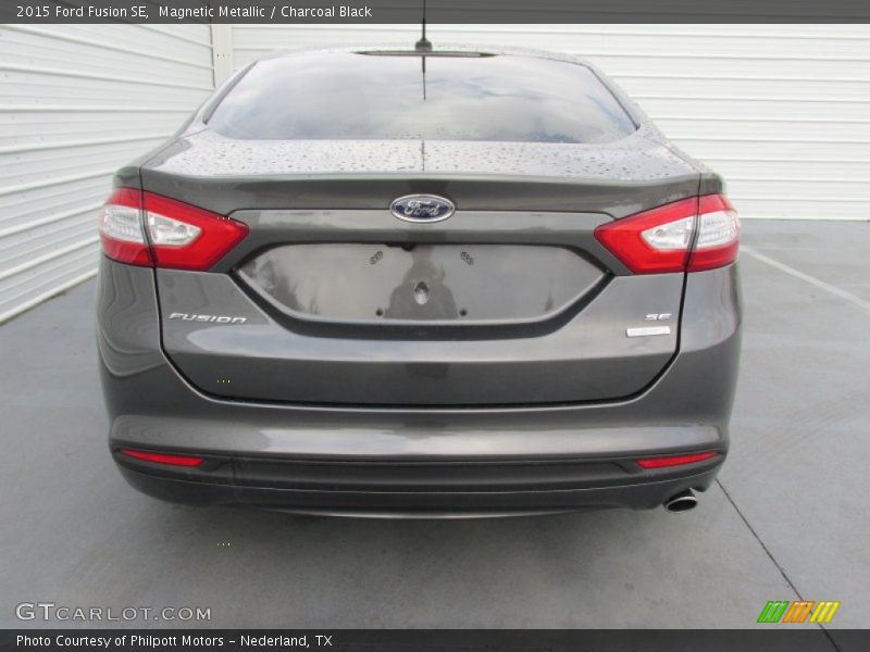 Magnetic Metallic / Charcoal Black 2015 Ford Fusion SE