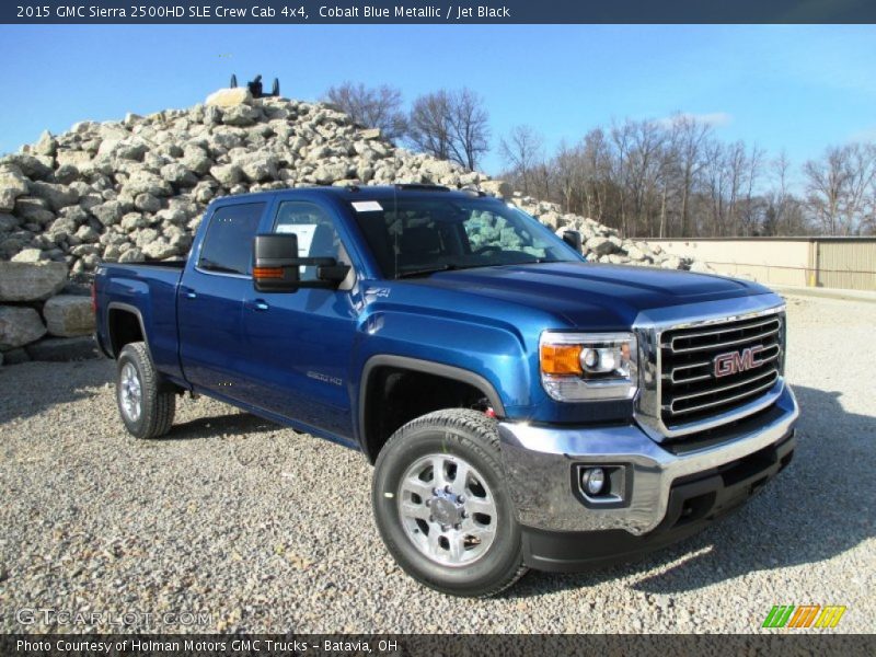 Front 3/4 View of 2015 Sierra 2500HD SLE Crew Cab 4x4