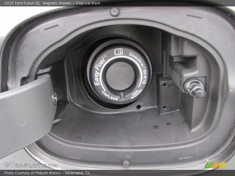 Magnetic Metallic / Charcoal Black 2015 Ford Fusion SE