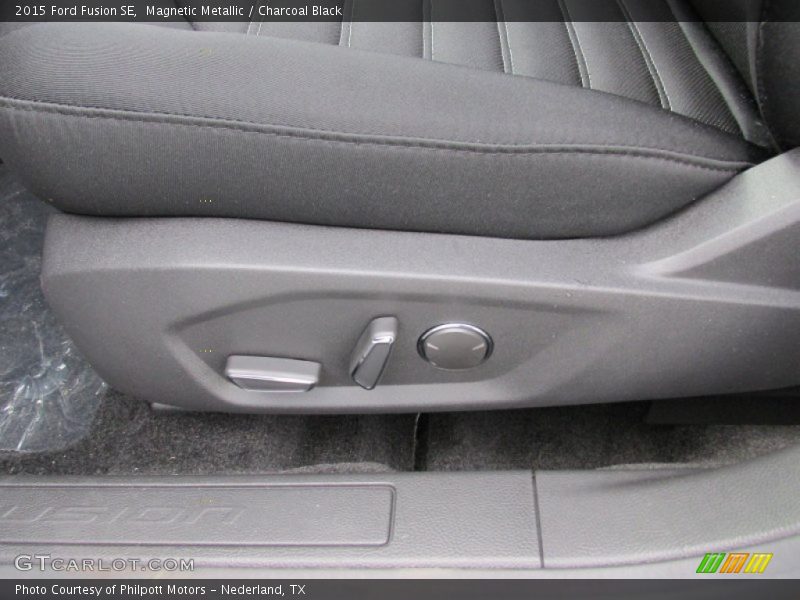 Magnetic Metallic / Charcoal Black 2015 Ford Fusion SE