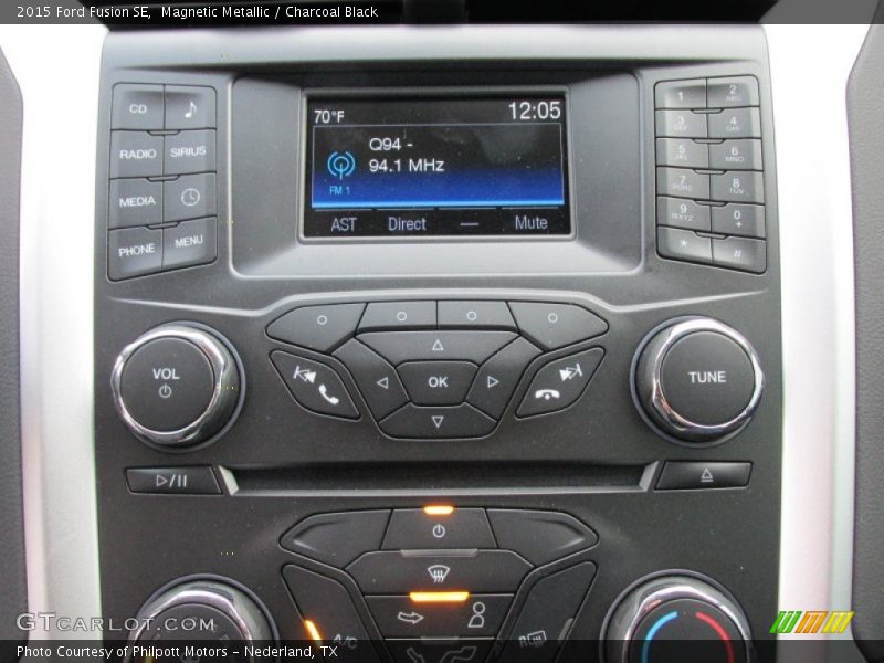 Magnetic Metallic / Charcoal Black 2015 Ford Fusion SE