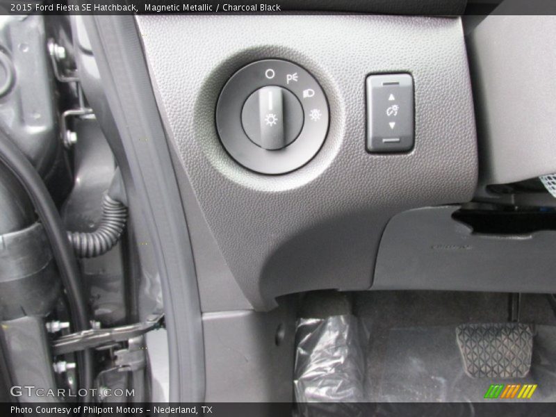Magnetic Metallic / Charcoal Black 2015 Ford Fiesta SE Hatchback