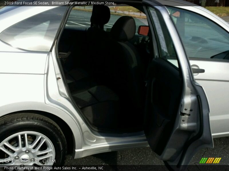 Brilliant Silver Metallic / Medium Stone 2009 Ford Focus SE Sedan