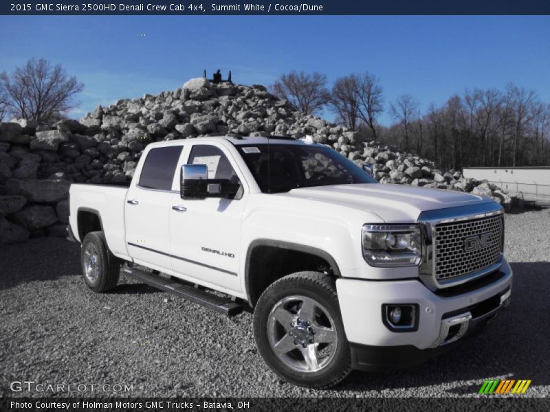 Front 3/4 View of 2015 Sierra 2500HD Denali Crew Cab 4x4