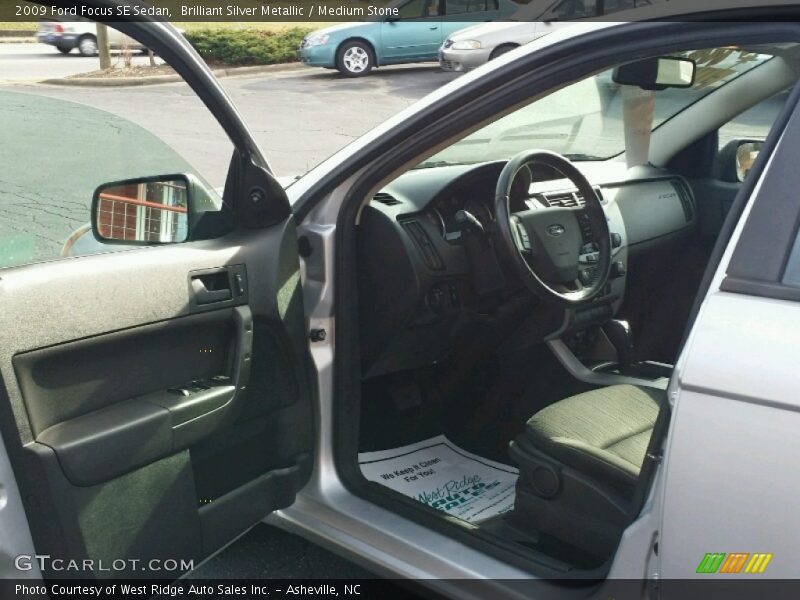 Brilliant Silver Metallic / Medium Stone 2009 Ford Focus SE Sedan