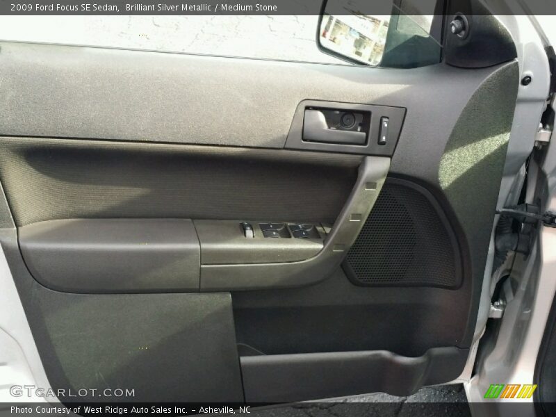 Brilliant Silver Metallic / Medium Stone 2009 Ford Focus SE Sedan