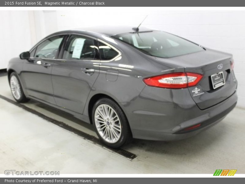 Magnetic Metallic / Charcoal Black 2015 Ford Fusion SE