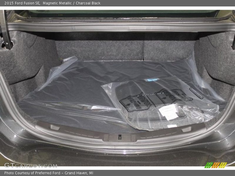 Magnetic Metallic / Charcoal Black 2015 Ford Fusion SE
