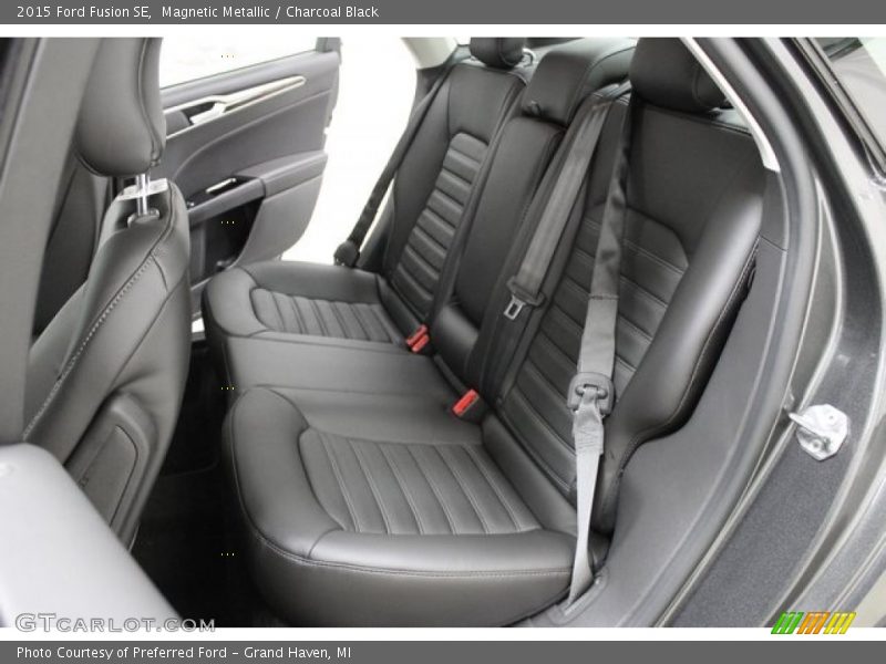 Magnetic Metallic / Charcoal Black 2015 Ford Fusion SE
