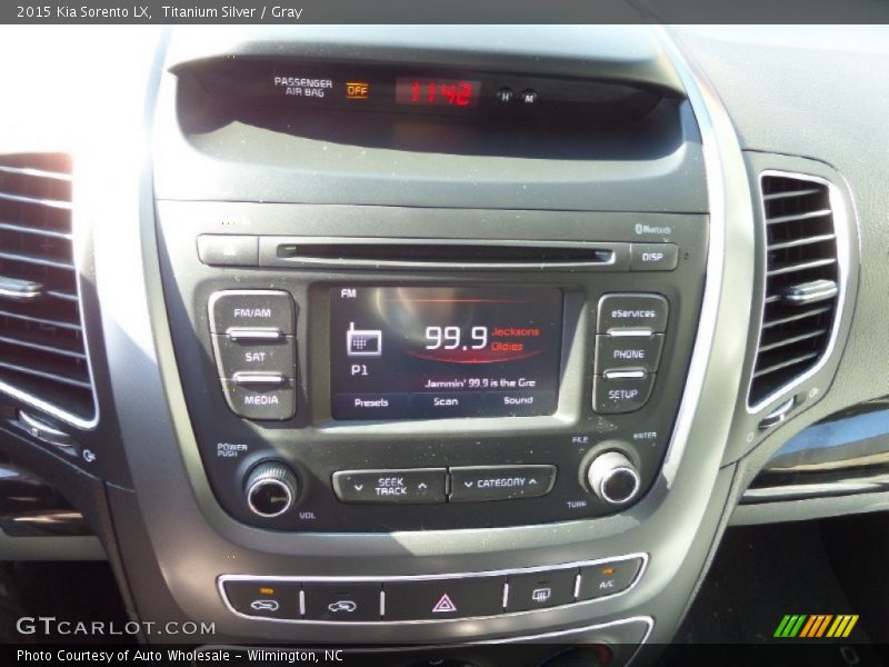 Titanium Silver / Gray 2015 Kia Sorento LX