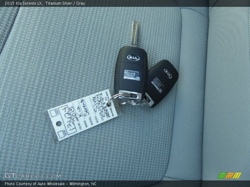 Titanium Silver / Gray 2015 Kia Sorento LX