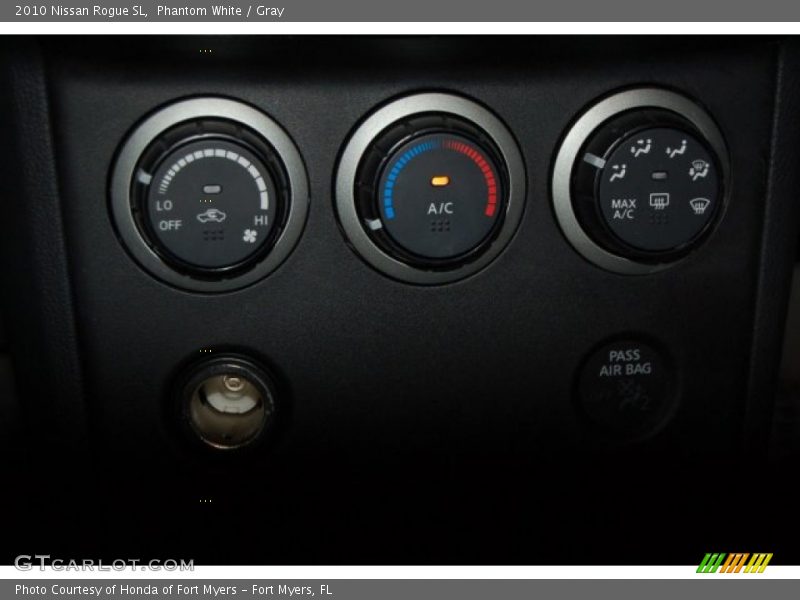 Phantom White / Gray 2010 Nissan Rogue SL