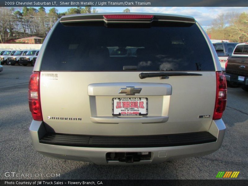 Silver Birch Metallic / Light Titanium/Dark Titanium 2009 Chevrolet Suburban LT