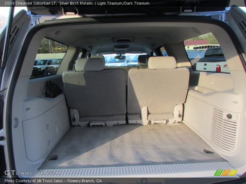 Silver Birch Metallic / Light Titanium/Dark Titanium 2009 Chevrolet Suburban LT