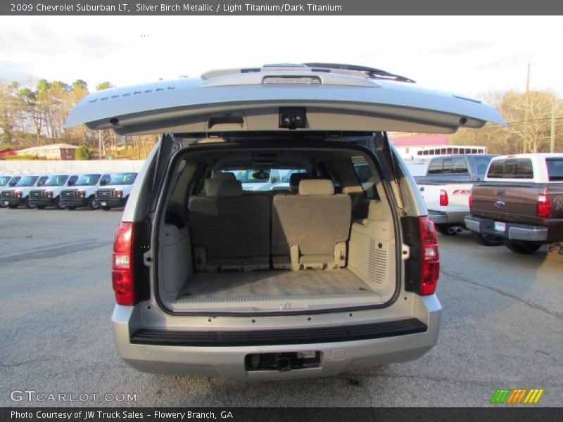 Silver Birch Metallic / Light Titanium/Dark Titanium 2009 Chevrolet Suburban LT
