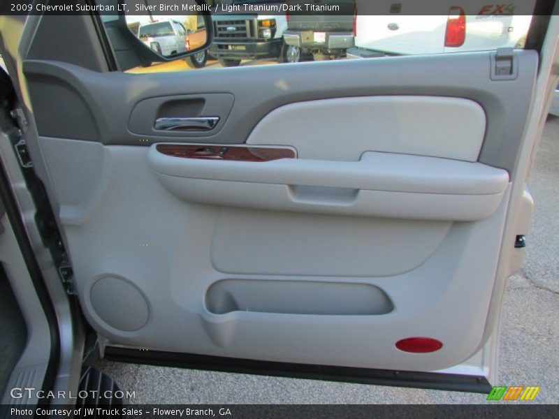 Silver Birch Metallic / Light Titanium/Dark Titanium 2009 Chevrolet Suburban LT