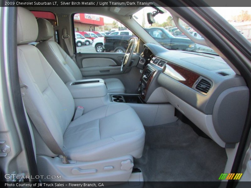 Silver Birch Metallic / Light Titanium/Dark Titanium 2009 Chevrolet Suburban LT