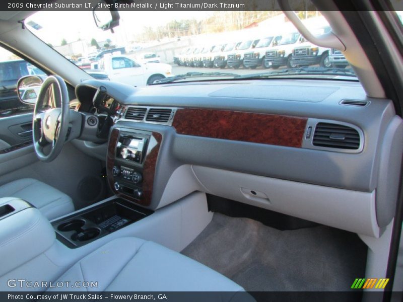 Silver Birch Metallic / Light Titanium/Dark Titanium 2009 Chevrolet Suburban LT