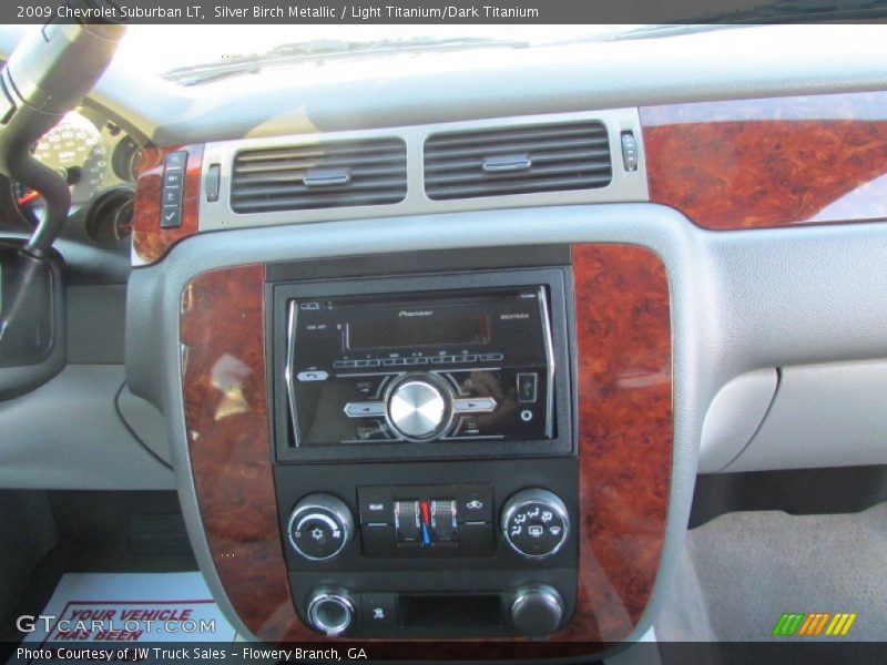 Silver Birch Metallic / Light Titanium/Dark Titanium 2009 Chevrolet Suburban LT