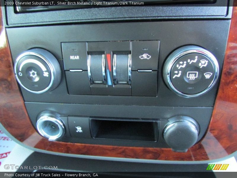 Silver Birch Metallic / Light Titanium/Dark Titanium 2009 Chevrolet Suburban LT