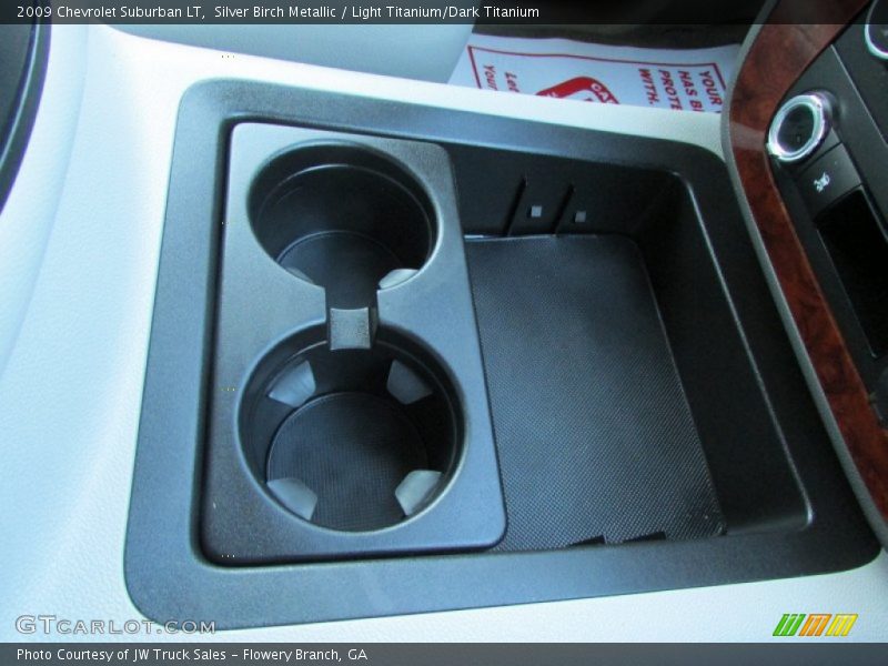 Silver Birch Metallic / Light Titanium/Dark Titanium 2009 Chevrolet Suburban LT