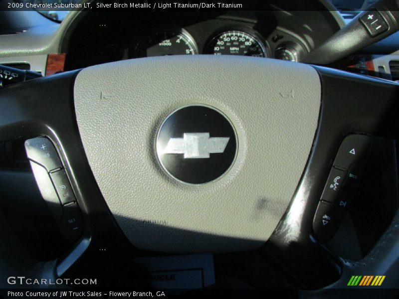 Silver Birch Metallic / Light Titanium/Dark Titanium 2009 Chevrolet Suburban LT