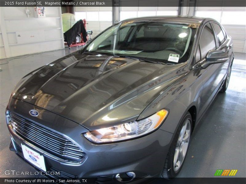 Magnetic Metallic / Charcoal Black 2015 Ford Fusion SE