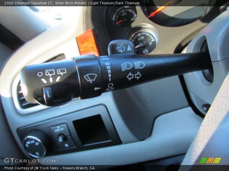 Silver Birch Metallic / Light Titanium/Dark Titanium 2009 Chevrolet Suburban LT