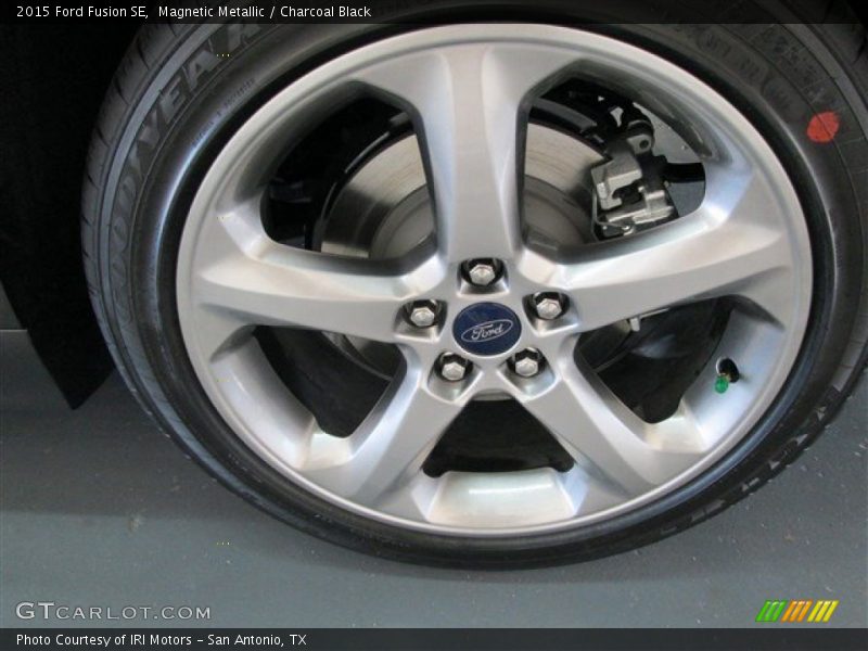 Magnetic Metallic / Charcoal Black 2015 Ford Fusion SE