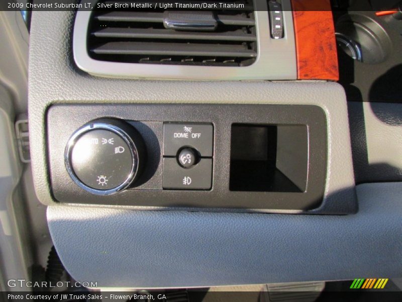 Silver Birch Metallic / Light Titanium/Dark Titanium 2009 Chevrolet Suburban LT