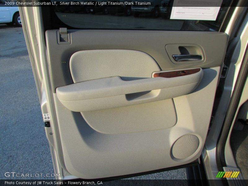 Silver Birch Metallic / Light Titanium/Dark Titanium 2009 Chevrolet Suburban LT