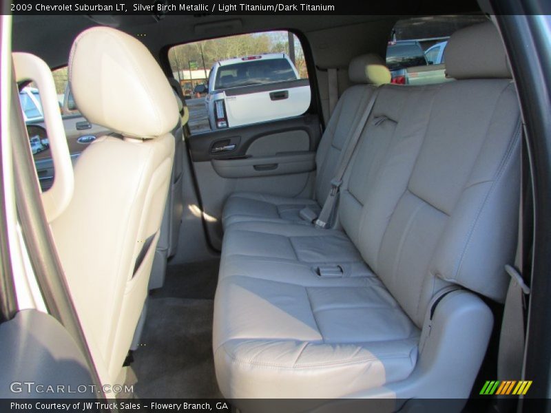 Silver Birch Metallic / Light Titanium/Dark Titanium 2009 Chevrolet Suburban LT