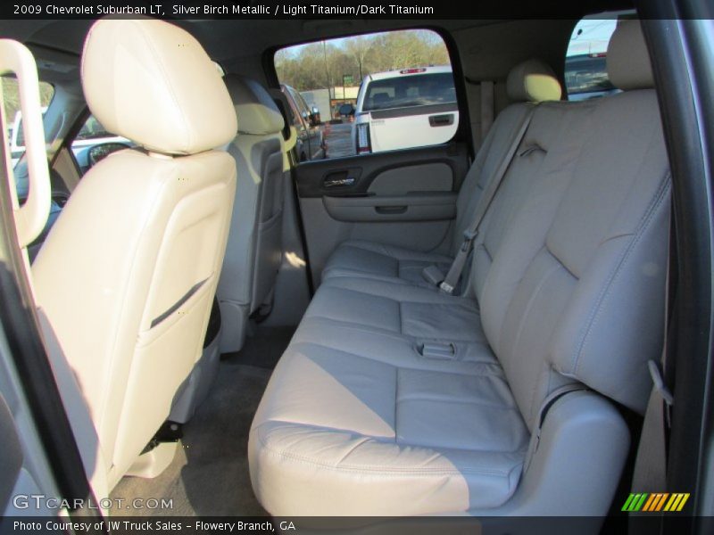 Silver Birch Metallic / Light Titanium/Dark Titanium 2009 Chevrolet Suburban LT