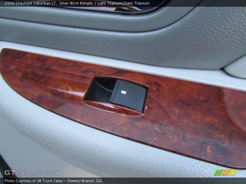 Silver Birch Metallic / Light Titanium/Dark Titanium 2009 Chevrolet Suburban LT