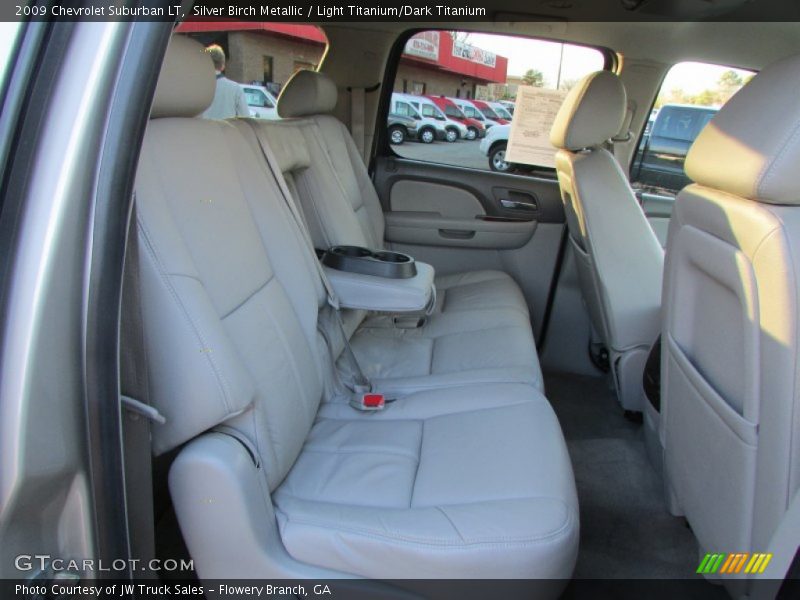 Silver Birch Metallic / Light Titanium/Dark Titanium 2009 Chevrolet Suburban LT
