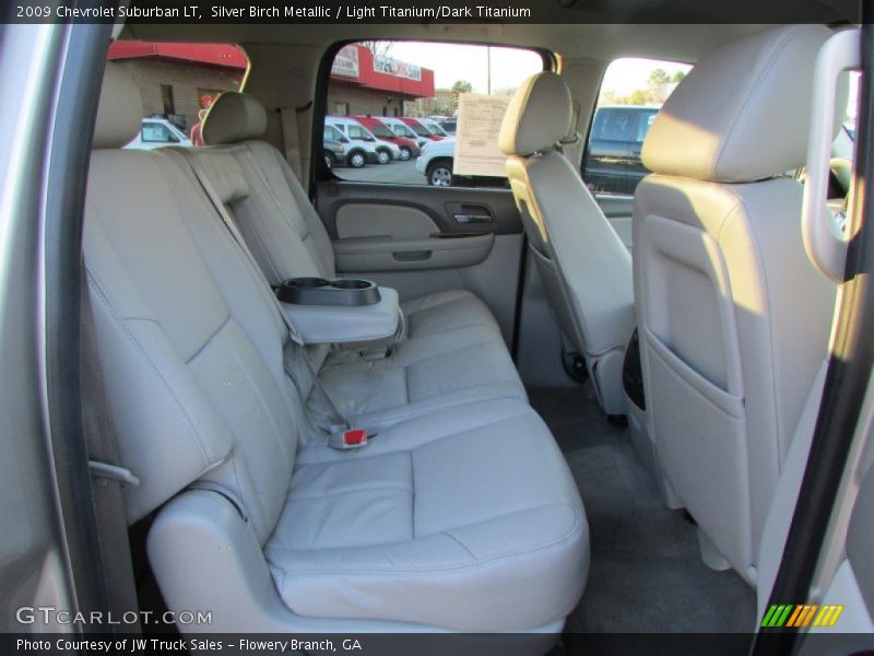 Silver Birch Metallic / Light Titanium/Dark Titanium 2009 Chevrolet Suburban LT